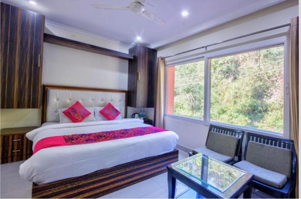 Hotel Bliss Valley Dharamshala - Beautiful View Of Mountains From Rooms ภายนอก รูปภาพ